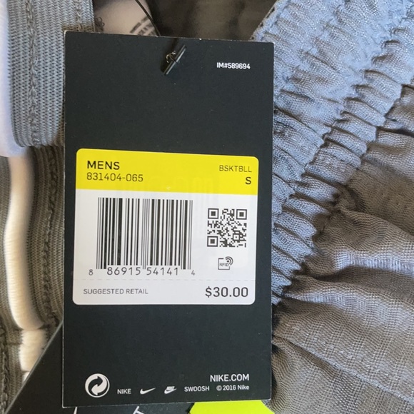 Men’s Nike Loose Fit Shorts - Picture 4 of 5